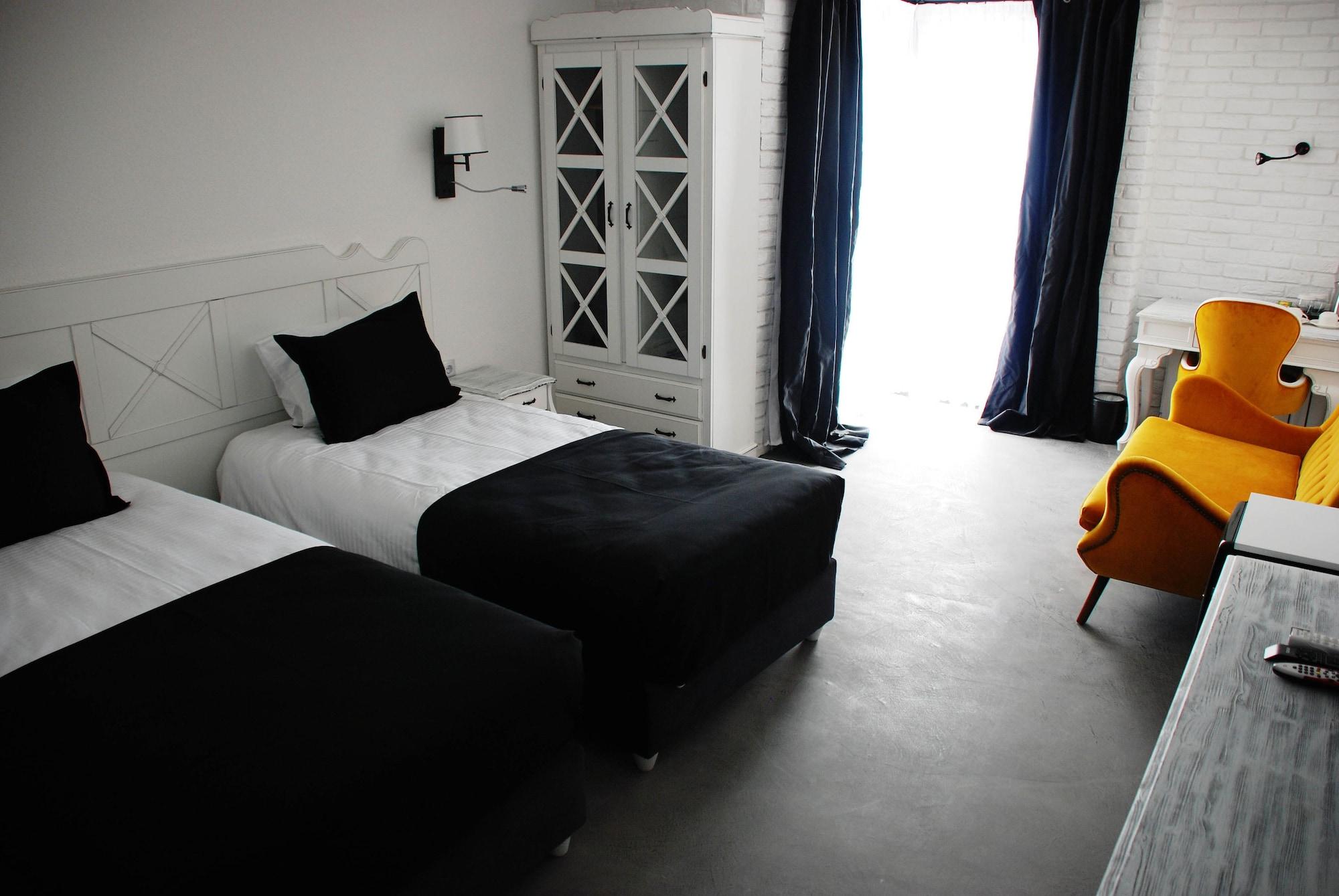 Check & Hotel