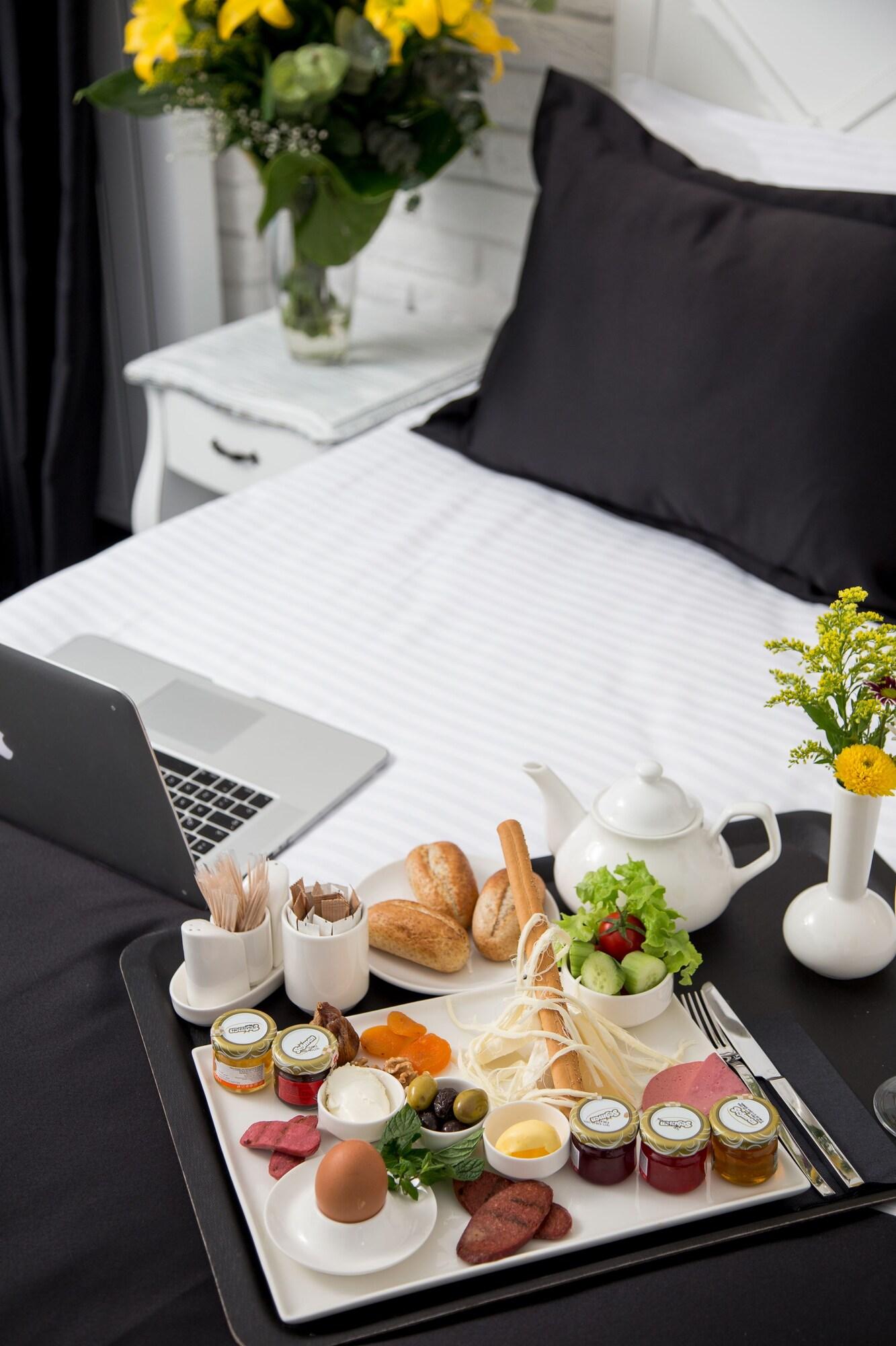 Check & Hotel 4*